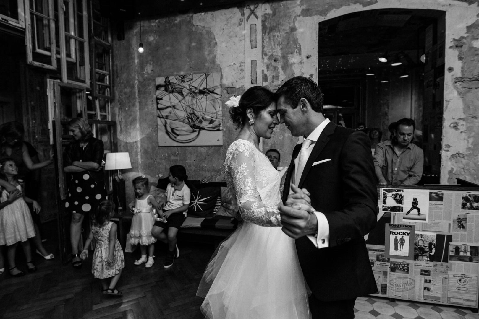 ,daalarna esküvő,esküvő,valódia esküvő,esküvő daalarna ruhában,flow art dekor,daalarna ruha,brody studios,wild flower bar,török bognár reni,