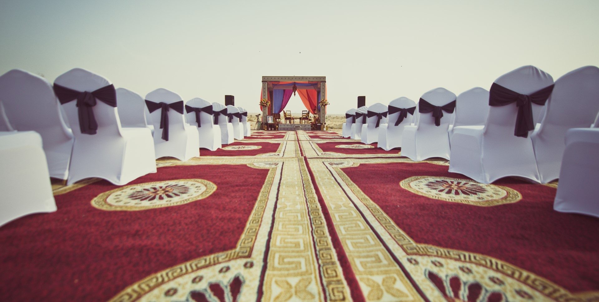 ,sivatag,sivatagi esküvő,dubaj,dubaji esküvő,dubaji sivatag,esküvő sivatagban,különleges esküvői helyszínek,indiai esküvő,arab esküvő,hagyományok,